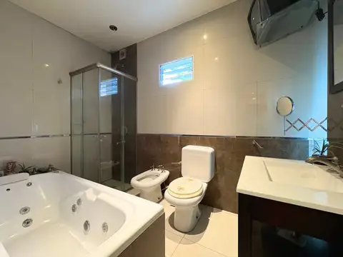 Depto Tipo Casa 4 ambientes con 3 baños