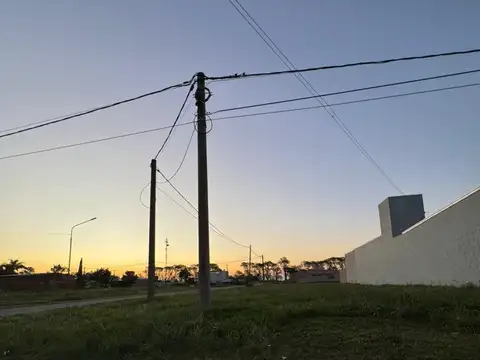 LOTE CON SERVICIOS A LA VENTA EN NUEVO TORINO