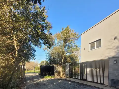 Depto Tipo Casa en Venta con 2 cocheras