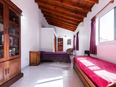 Casa 5 amb en venta con patio y cochera Avellaneda