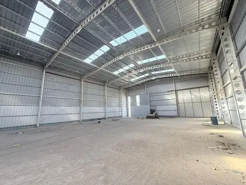 ALQUILER NAVE INDUSTRIAL DE 900 M2 EN POLO 52