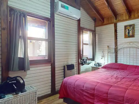 Casa en VENTA tipo cabaña 2 dormitorios Gonnet.