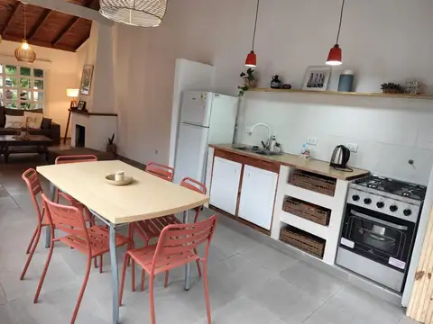 ALQUILER  POR 9 MESES CASA 3 AMB. CAISAMAR