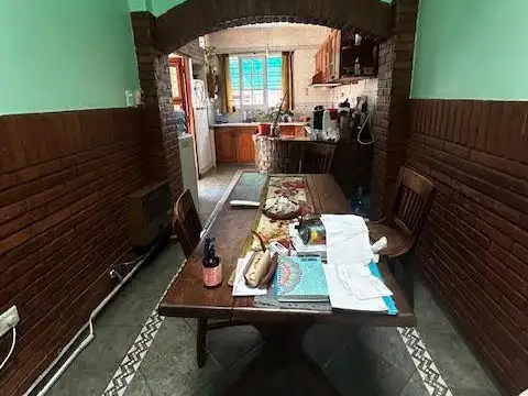 Casa de 5 ambientes con cochera y patio en Turdera