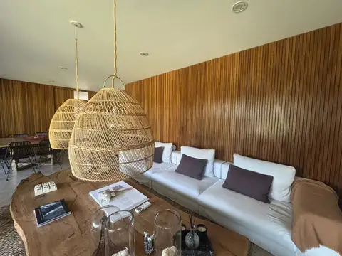 Casa 5 ambientes con 6 baños