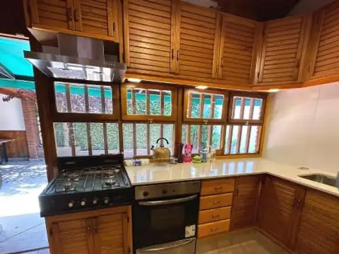 Casa 4 ambientes con 2 baños