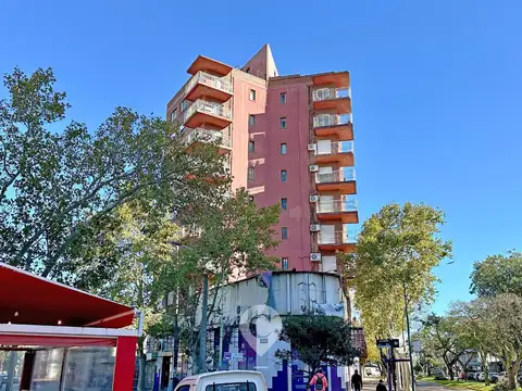 Departamento en Venta de 2 dormitorios. Balcón al frente. Lavadero. Pleno centro Campana