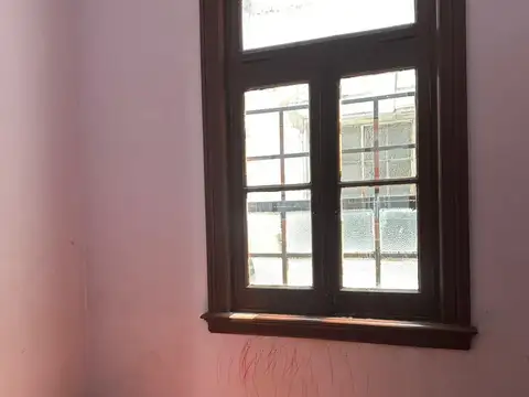 Amplio 5 ambientes , antiguo de estilo , muy luminoso