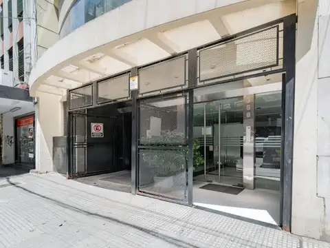 VENTA DE IMPORTANTE OFICINA CON COCHERA CUBIERTA ZONA CALLAO Y CORRIENTES