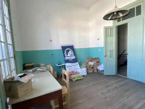 Av. Montevideo entre Genova y 8