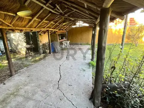 Casa 6 ambientes con 2 baños