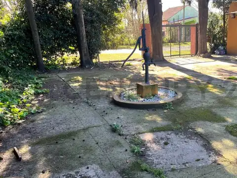 Casa en Venta con 3 cocheras