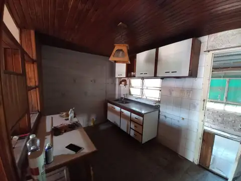 Casa 5 ambientes con 1 baño