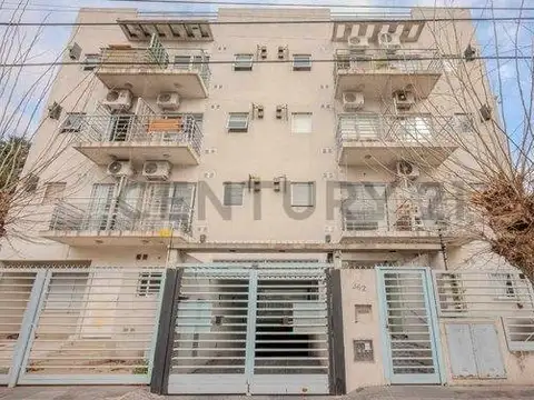 Departamento 2 amb con balcón y cochera PERMUTA