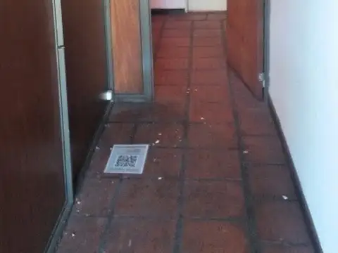 Local en venta en Hurlingham-Frente a estación