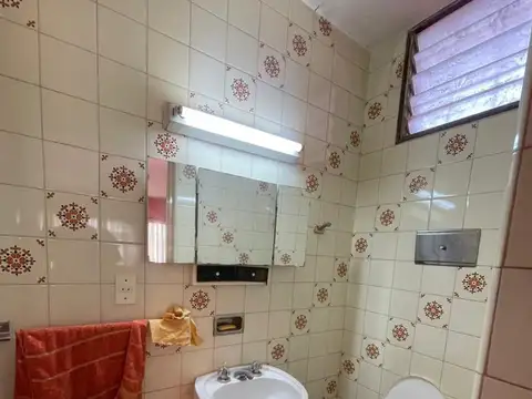 Casa 7 ambientes con 2 baños