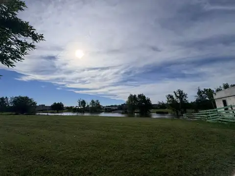 Venta de lote a la laguna de 1.200m2 noroeste en EL CAZAL