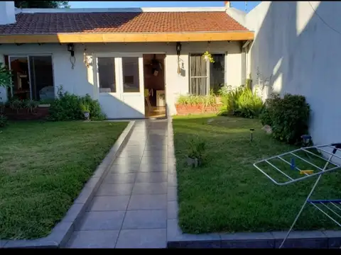 CASA 5 AMBIENTES EN HAEDO SUR CON GARAGE Y FONDO