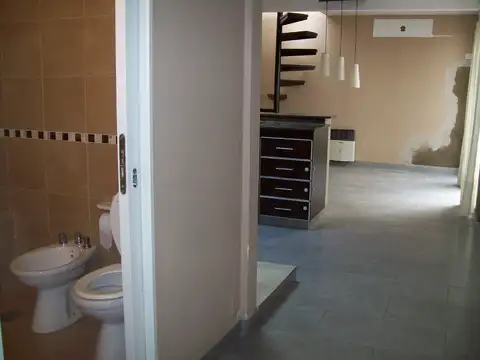 AMPLIA CASA MILLER AL 3000 (APTO VIVIENDA/ OFICINA/ESTUDIO/EMPRESA/ETC)