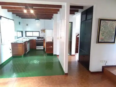 VENTA - IMPORTANTE CHALET - COUNTRY "SAN MIGUEL DE GHISO"