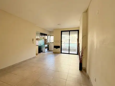 Cosquín 100, Piso 1