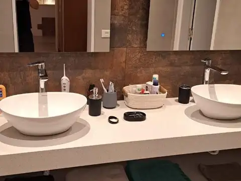 Casa en Alquiler Temporal con 2 cocheras