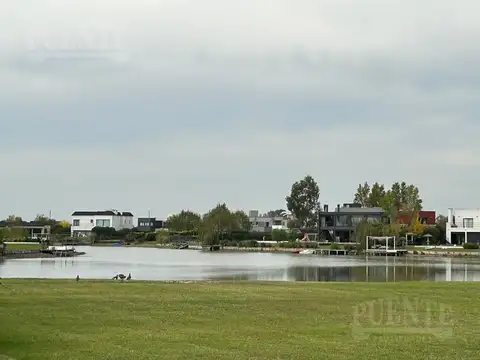 Santo Domingo cerca del Ingreso al Barrio!!