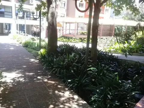 Oficina 6 ambientes con 2 baños