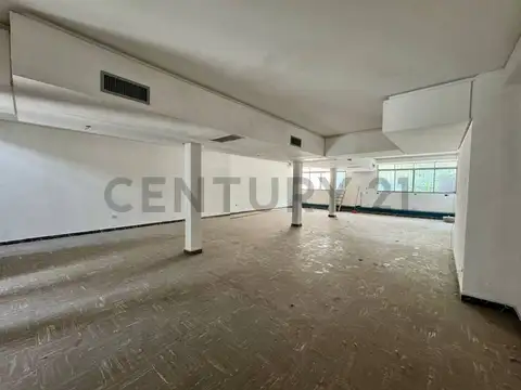 Local en venta desarrollado en tres plantas