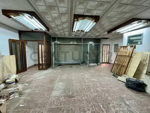 Oficina 10 ambientes con 5 baños