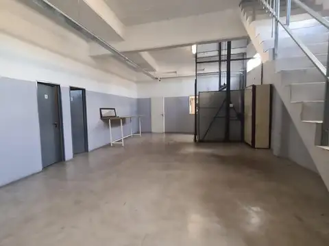 Excelente industria/deposito de 990 m2 cubiertos en 3 ptas. Villa Lynch Se vende con renta CALZADA