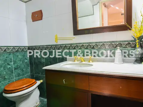 Casa en Venta con 4 cocheras