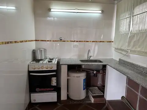 Casa 3 ambientes con 1 baño