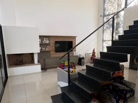 Casa en Venta 3 dorm. Barrio Las Cañitas apto crédito- Cba.