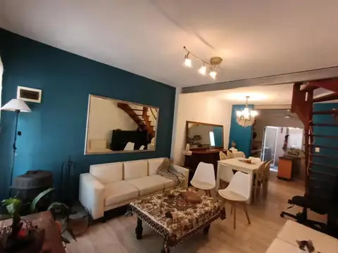 Casa 7 ambientes con 2 baños