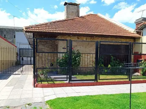 Chalet principal, departamento y galpón habilitado