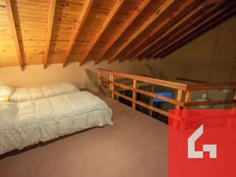 Casa en Alquiler con 2 cocheras