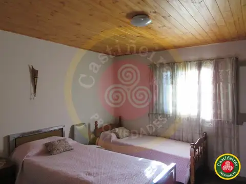 Casa en planta baja - e/ de auto pasante - amplio galpon - 5 cuadras de Ant. Argentina y 1 de Frias