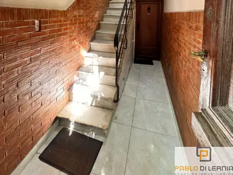 Caffarena 100, Piso 1