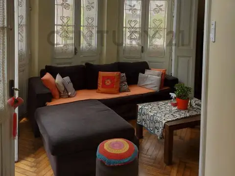 Río de Janeiro 300, Piso 1