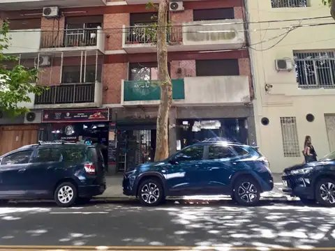 ALMAGRO. VENTA. HERMOSO TRES AMBIENTES. IMPECABLE. MUY LUMINOSO.