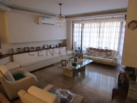 Mariano Moreno 6000 Wilde casa importante apta crédito