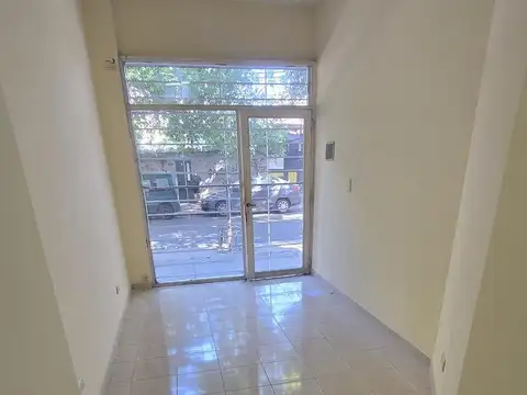 Local en Alquiler en Republica De La Sexta, $ 480.000