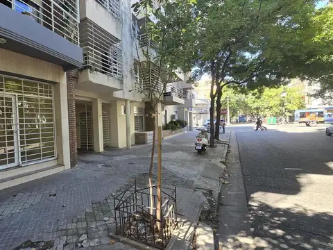 Local en Alquiler en Republica De La Sexta, $ 480.000