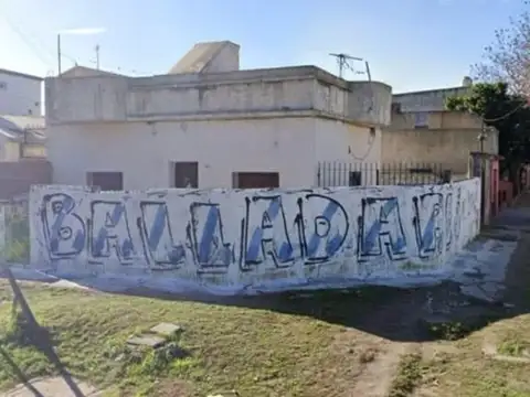 RETASADA CASA EN VENTA C/PATIO Y TERRAZA-CHINGOLO