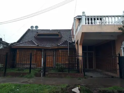 venta 2 departamentos tipo dúplex y 1 dto. primer piso. Rentados ideal inversor Financiación consulte