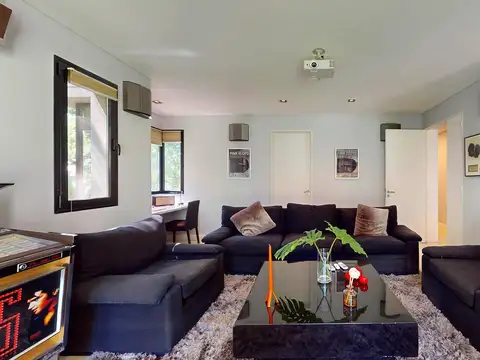 Casa 8 ambientes con 6 baños