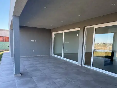 Casa 4 ambientes con 3 baños