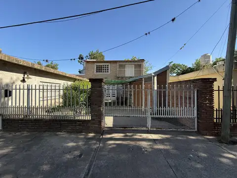 Venta Casa 5 dormitorios Urquiza al 1800 Pueblo Esther