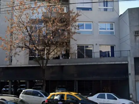 EXCELENTE COCHERA EN P. CENTENARIO  APTA PARA CAMIONETA